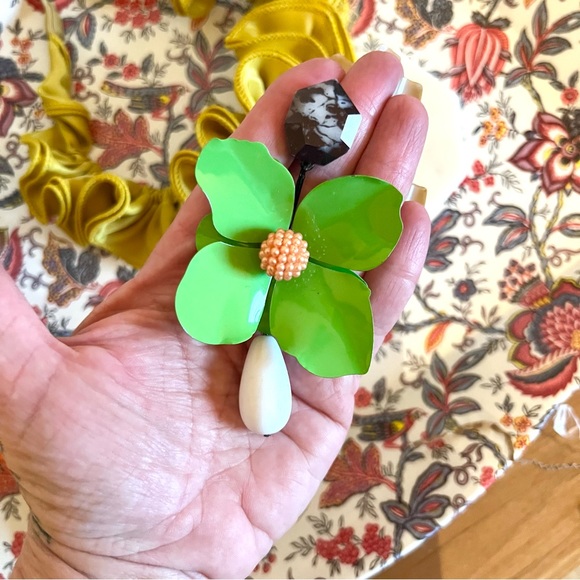 New! Oversized Summer Floral Statement Earrings 🌺🌼🌸 - Picture 5 of 16